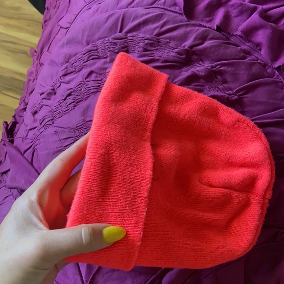 Neon pink beanie - Picture 2 of 2
